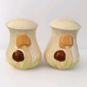 Mushroom Salt and Pepper Shakers Stove Top Grannycore CottageCore Arnel’s